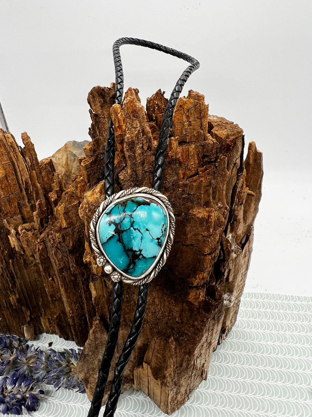 Hubei Turquoise Statement Bolo Tie