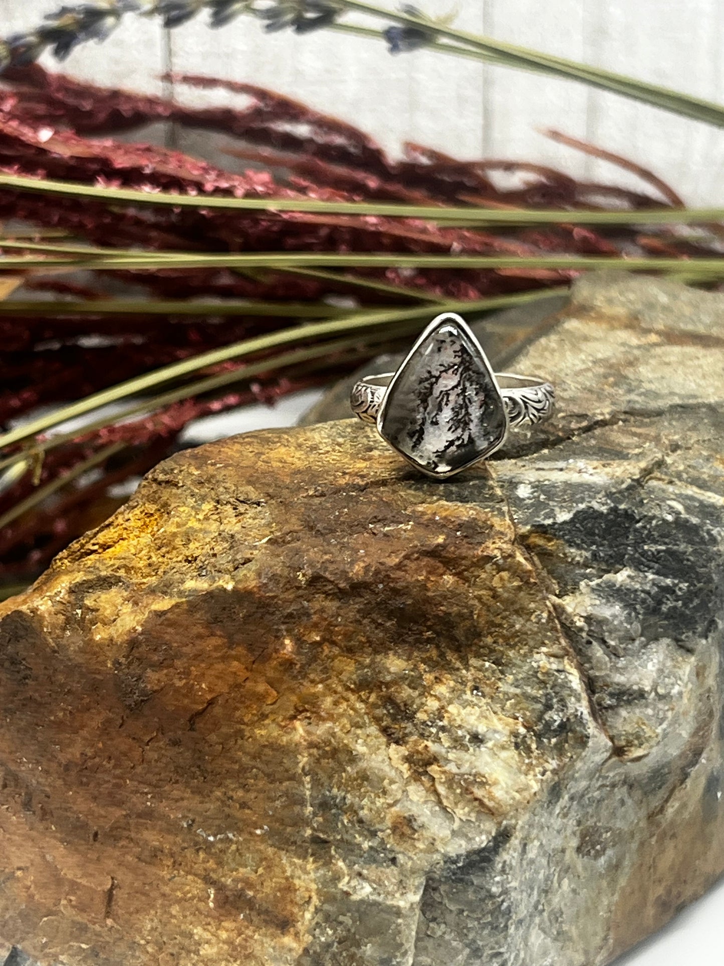 Dendritic Agate Shield Ring - Black Charcoal Vine - Size 9.5